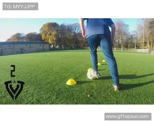 提升足球盘带技巧的五个实用训练方法与注意事项分享